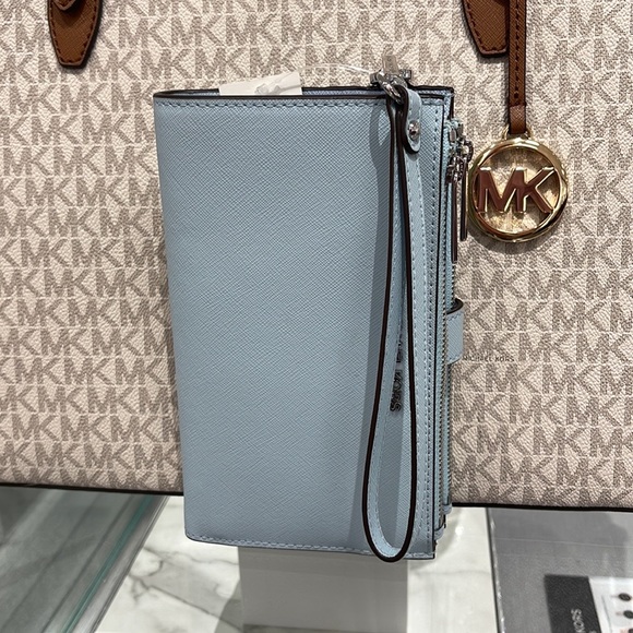 MICHAEL KORS LARGE DOUBLE ZIP WRISTLET WALLET PHONE CASE CLUTCH 
Vista Blue 
NWT - Picture 5 of 16
